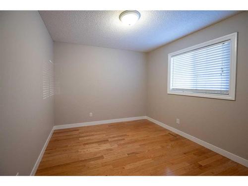 8 Arbour Glen Close Nw, Calgary, AB - Indoor Photo Showing Other Room