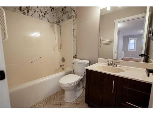 8 Arbour Glen Close Nw, Calgary, AB - Indoor Photo Showing Bathroom