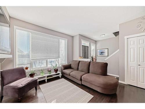 175 Kincora Heath Nw, Calgary, AB - Indoor Photo Showing Living Room