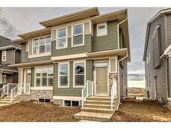 464 Tekarra Drive NW Calgary, AB T3R 2E9