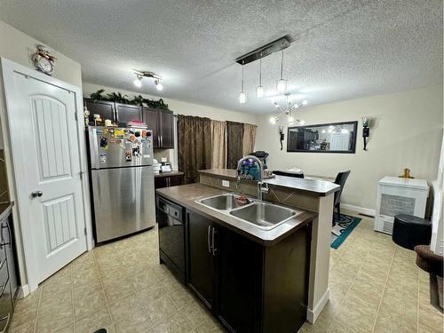 168 Saddlebrook Circle Ne, Calgary, AB - Indoor Photo Showing Kitchen With Double Sink