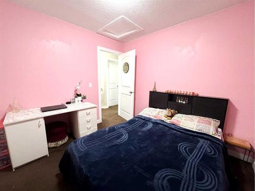 168 Saddlebrook Circle Ne, Calgary, AB - Indoor Photo Showing Bedroom