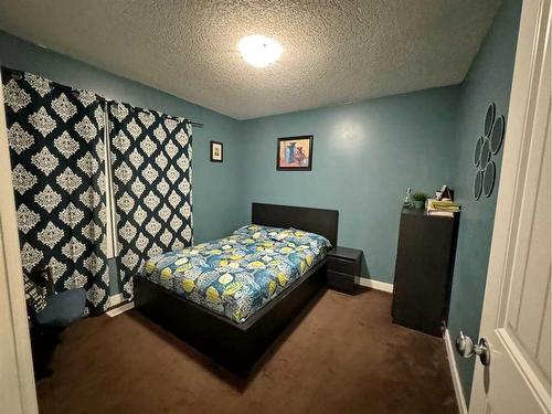 168 Saddlebrook Circle Ne, Calgary, AB - Indoor Photo Showing Bedroom