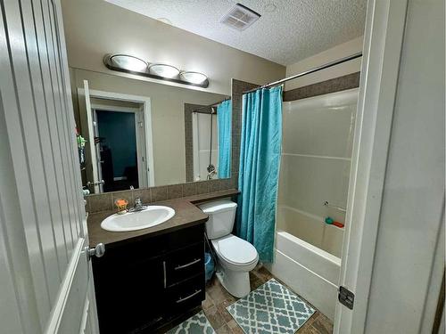 168 Saddlebrook Circle Ne, Calgary, AB - Indoor Photo Showing Bathroom