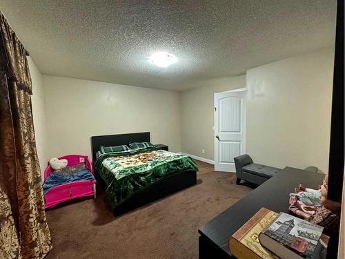 168 Saddlebrook Circle Ne, Calgary, AB - Indoor Photo Showing Bedroom