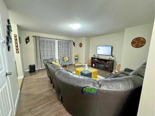 168 Saddlebrook Circle Ne, Calgary, AB - Indoor Photo Showing Living Room