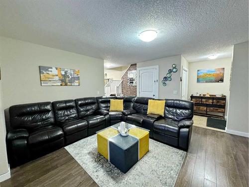 168 Saddlebrook Circle Ne, Calgary, AB - Indoor Photo Showing Living Room