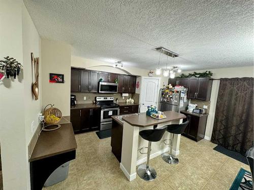 168 Saddlebrook Circle Ne, Calgary, AB - Indoor Photo Showing Kitchen