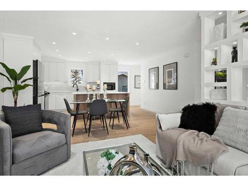 715 49 Avenue Sw, Calgary, AB - Indoor Photo Showing Living Room