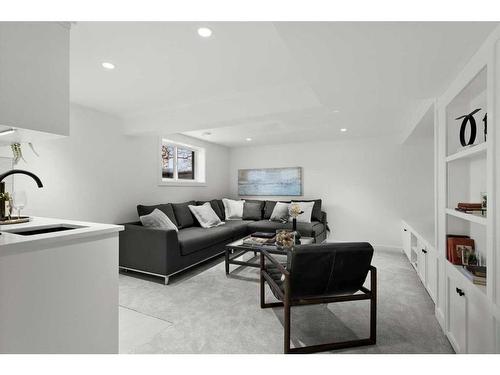 715 49 Avenue Sw, Calgary, AB - Indoor Photo Showing Living Room