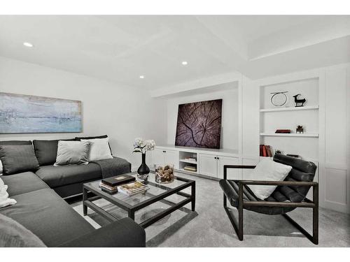 715 49 Avenue Sw, Calgary, AB - Indoor Photo Showing Living Room