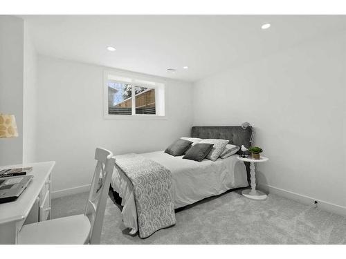 715 49 Avenue Sw, Calgary, AB - Indoor Photo Showing Bedroom