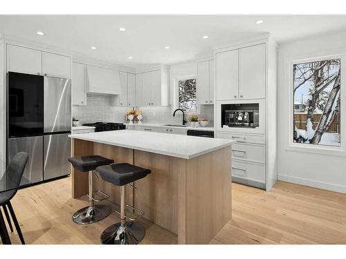 715 49 Avenue Sw, Calgary, AB - Indoor Photo Showing Kitchen With Upgraded Kitchen