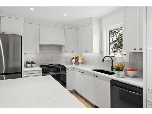 715 49 Avenue Sw, Calgary, AB - Indoor Photo Showing Kitchen With Double Sink With Upgraded Kitchen