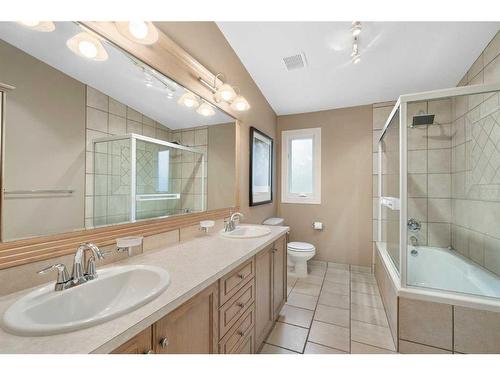 307 Wildwood Drive Sw, Calgary, AB - Indoor Photo Showing Bathroom