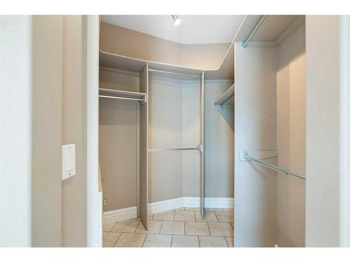 307 Wildwood Drive Sw, Calgary, AB - Indoor With Storage