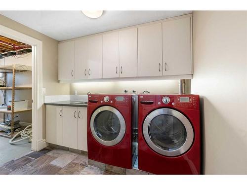 307 Wildwood Drive Sw, Calgary, AB - Indoor Photo Showing Laundry Room