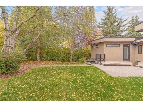 307 Wildwood Drive Sw, Calgary, AB - Outdoor