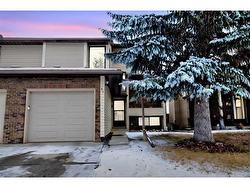 82 Cedardale Crescent SW Calgary, AB T2W 3Z5