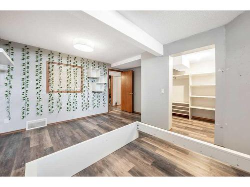 116 Mt Robson Circle Se, Calgary, AB - Indoor Photo Showing Other Room