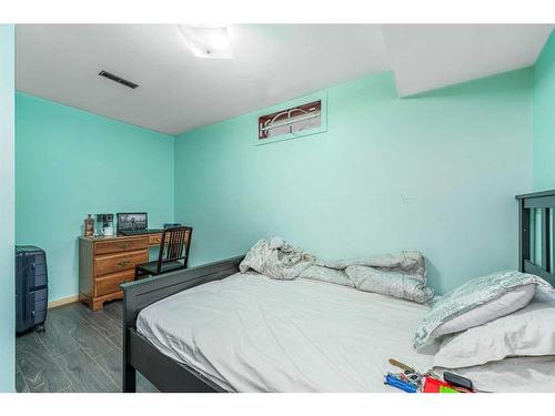 314 Olympia Crescent Se, Calgary, AB - Indoor Photo Showing Bedroom