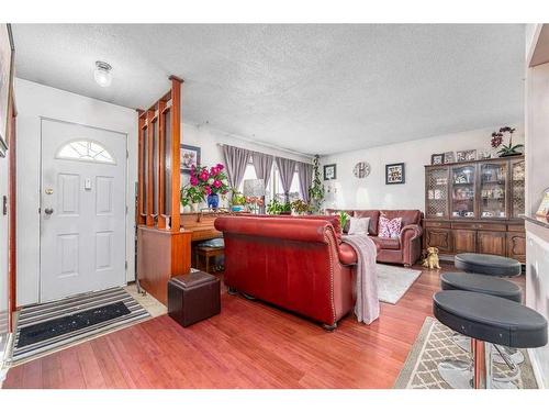 314 Olympia Crescent Se, Calgary, AB - Indoor Photo Showing Other Room