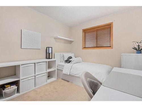 161 Country Hills Way Nw, Calgary, AB - Indoor Photo Showing Bedroom