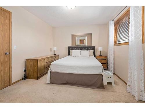 161 Country Hills Way Nw, Calgary, AB - Indoor Photo Showing Bedroom