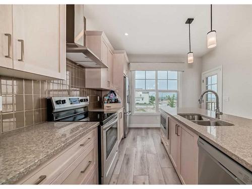 210 Alpine Avenue Sw, Calgary, AB - Indoor Photo Showing Kitchen With Stainless Steel Kitchen With Double Sink With Upgraded Kitchen