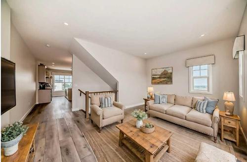 210 Alpine Avenue Sw, Calgary, AB - Indoor Photo Showing Living Room