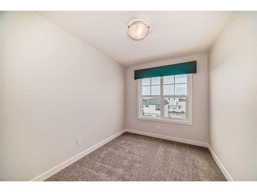 210 Alpine Avenue Sw, Calgary, AB - Indoor Photo Showing Other Room