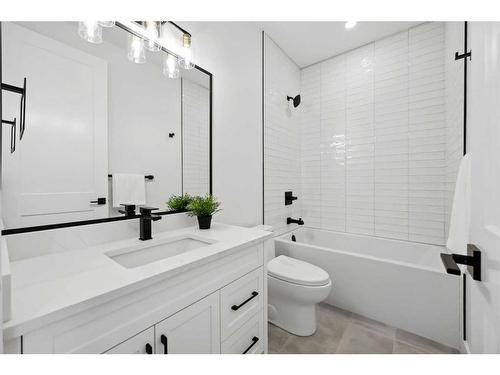 2112 Broadview Road Nw, Calgary, AB - Indoor Photo Showing Bathroom