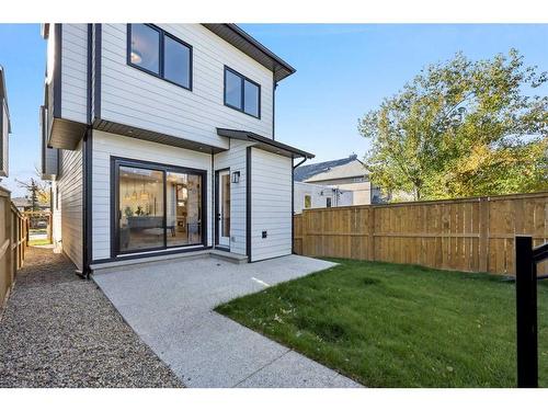 2112 Broadview Road Nw, Calgary, AB - Outdoor