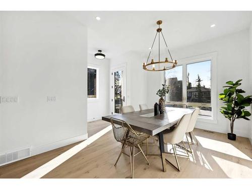 2112 Broadview Road Nw, Calgary, AB - Indoor Photo Showing Dining Room