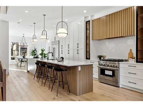 2112 Broadview Road Nw, Calgary, AB - Indoor Photo Showing Kitchen With Upgraded Kitchen