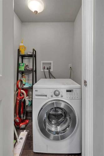 1506-733 14 Avenue Sw, Calgary, AB - Indoor Photo Showing Laundry Room