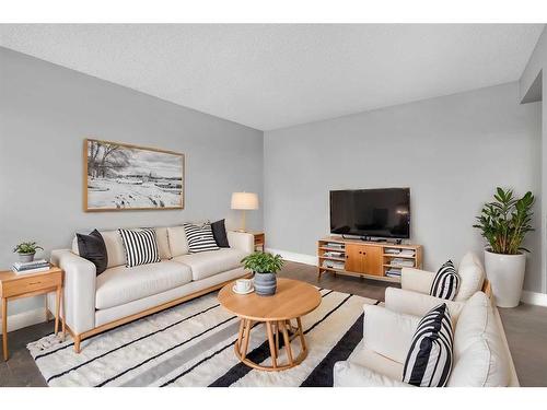 1506-733 14 Avenue Sw, Calgary, AB - Indoor Photo Showing Living Room