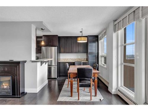 1506-733 14 Avenue Sw, Calgary, AB - Indoor Photo Showing Kitchen With Stainless Steel Kitchen