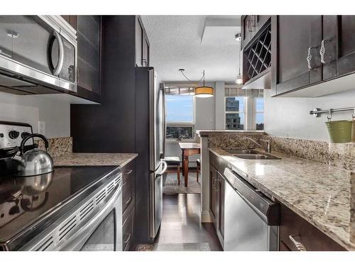 1506-733 14 Avenue Sw, Calgary, AB - Indoor Photo Showing Kitchen With Stainless Steel Kitchen With Double Sink With Upgraded Kitchen