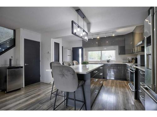 352 33 Avenue Ne, Calgary, AB - Indoor Photo Showing Kitchen With Stainless Steel Kitchen With Upgraded Kitchen