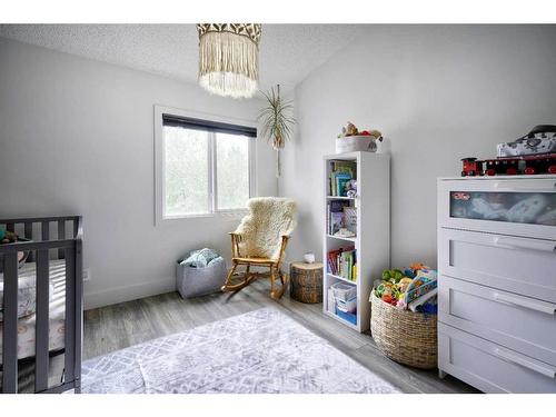 352 33 Avenue Ne, Calgary, AB - Indoor Photo Showing Bedroom