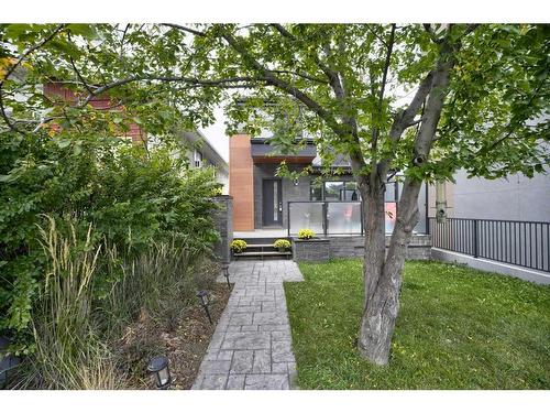 352 33 Avenue Ne, Calgary, AB - Outdoor