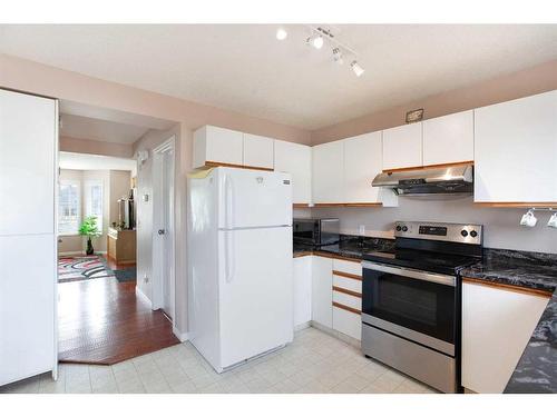 152 Martin Crossing Crescent Ne, Calgary, AB - Indoor Photo Showing Kitchen