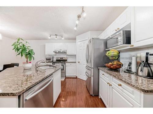 37 Somerside Crescent Sw, Calgary, AB - Indoor Photo Showing Kitchen With Upgraded Kitchen