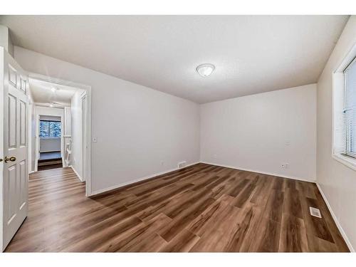 37 Somerside Crescent Sw, Calgary, AB - Indoor Photo Showing Other Room