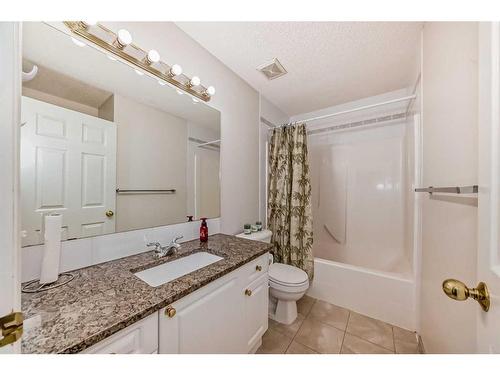 37 Somerside Crescent Sw, Calgary, AB - Indoor Photo Showing Bathroom