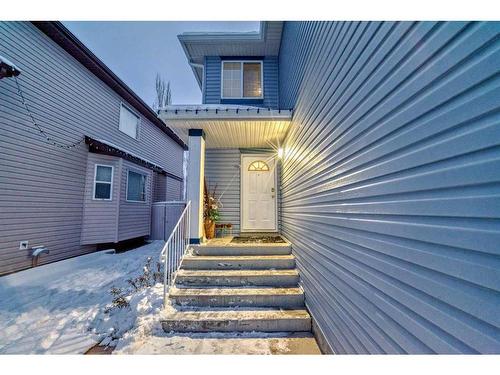 37 Somerside Crescent Sw, Calgary, AB - Outdoor