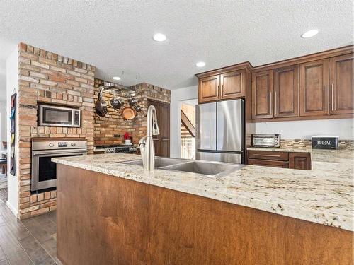 420 Varsity Estates Place Nw, Calgary, AB - Indoor Photo Showing Kitchen With Double Sink