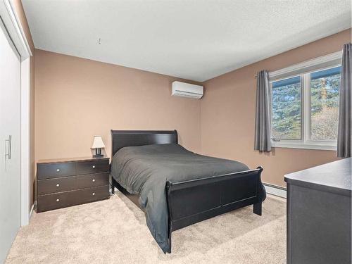 420 Varsity Estates Place Nw, Calgary, AB - Indoor Photo Showing Bedroom