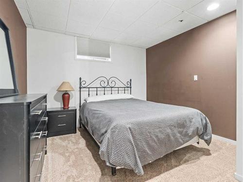 420 Varsity Estates Place Nw, Calgary, AB - Indoor Photo Showing Bedroom